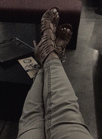 LaurenDawn_TV's tweet photo. Wide awake. Feet kicked up...enjoying life! #CaliLove #LalaInLA https://t.co/cvhy86hab6