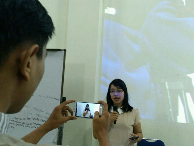 Mahasiswa STIEBBANK Belajar Presenter TV Bersama Vicka Vigesa kampuspencetakpengusaha.com/event/mahasisw…