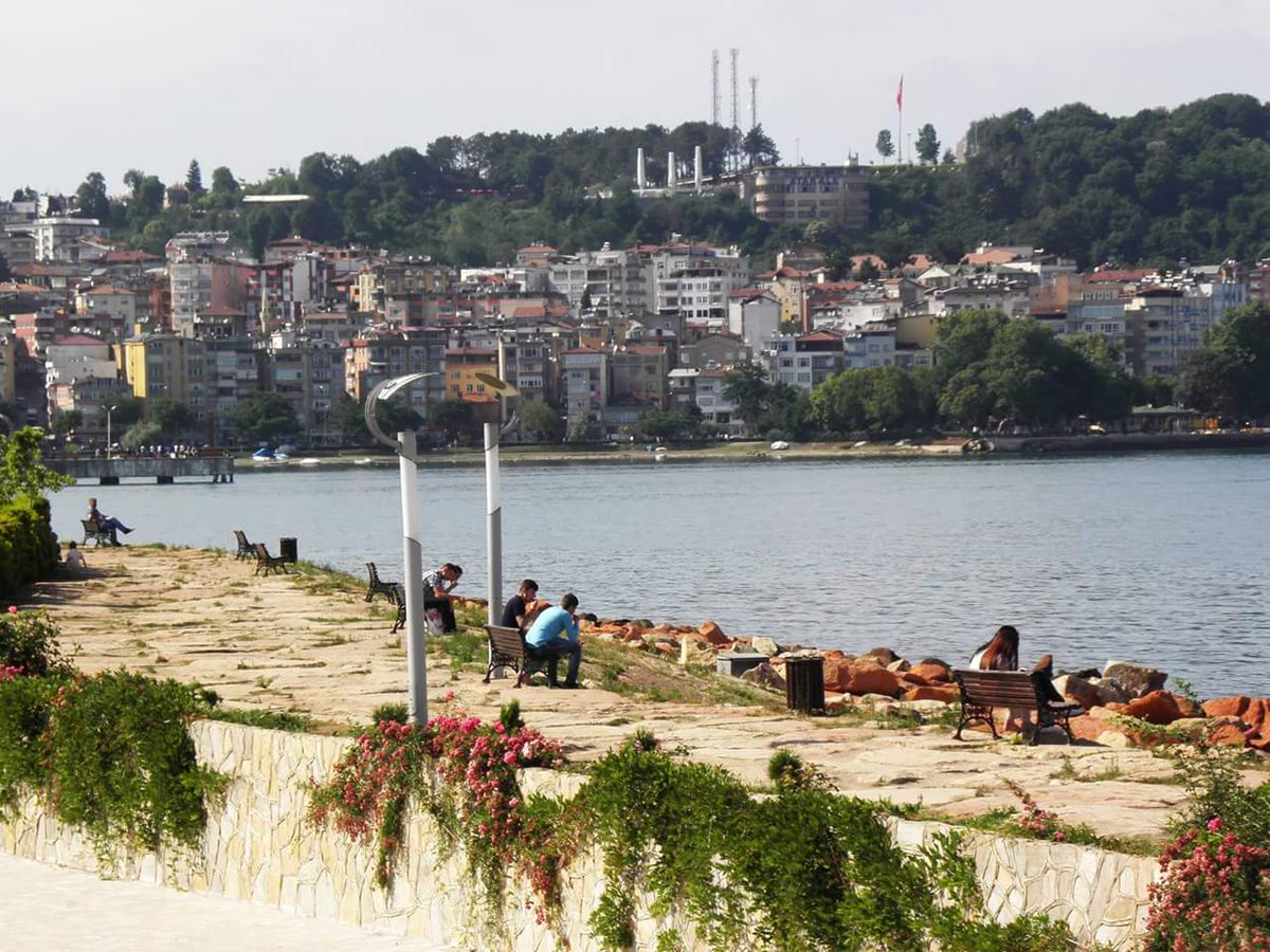 _____  Günaydın 💕🌼🌹💐🌿
Hey Gidi Karadeniz

Nasıldı o türkü ;

"Sen benden geçtin amma
Ben senden geçemiyom"

Aynen öyle... (B.Gökçe)