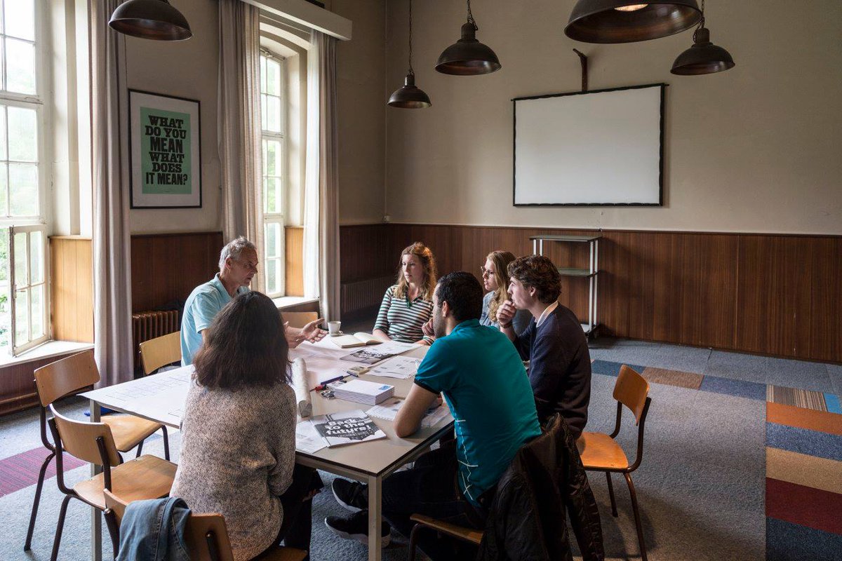 platformVOER's tweet photo. Wat deden 50 studenten /docenten 5 dagen lang in het Officierscasino Soesterberg? #herbestemming https://t.co/qs5edU5CZY @WvhLG @Erfgoedstem https://t.co/wcVhZWDWDk