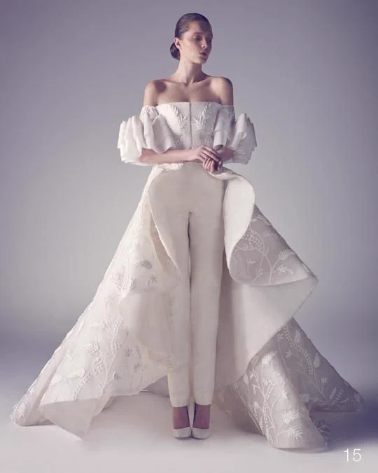 次はこれが流行るかも！？純白のパンツドレス ！