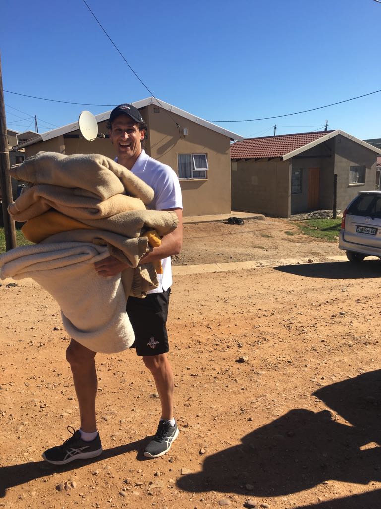 The <a href="/SouthernKingsSA/">Southern Kings</a> continued with the #TwitterBlanketDrive with <a href="/slablindsay/">Cameron Lindsay</a> handing over at Silindokuhle Pre-School. <a href="/tbdsouthafrica/">TBD2017</a>