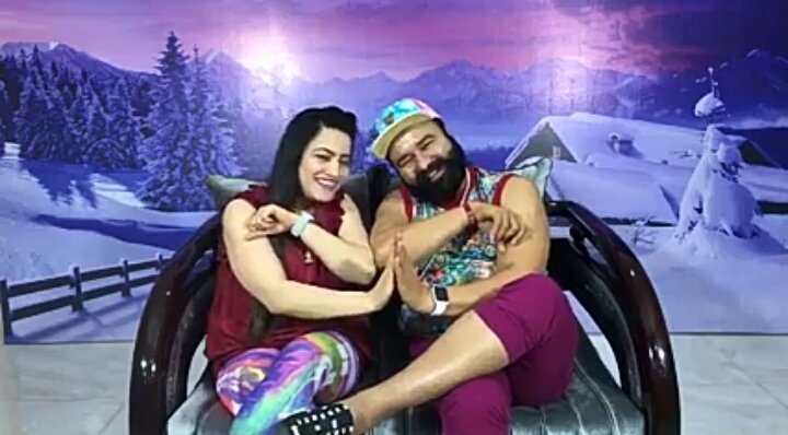 naibnaibinsan's tweet image. इतनी कृपा हम पर सतगुरु बनाये रखना 
सही रास्तों पर चलाये रखना
दिल न दुखे किसी का मेरे कारण
ऐसी कृपा तू मालिक सदा बनाये रखना.
#FunRideWithFDD