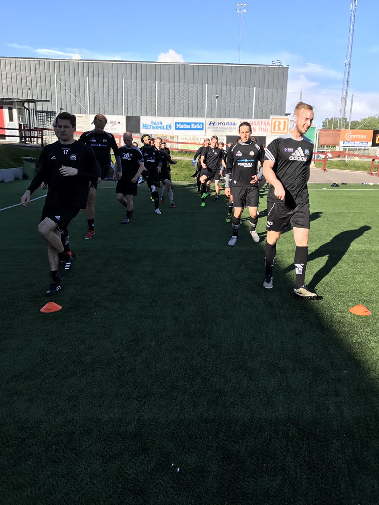 Vi hade en fin dagen-innan-match-träning igår. Kom och se <a href="/saikfotboll/">Sandvikens AIK FK</a> mot Ockelbo 15.00 idag. Gratis upp till 20 år idag (studentpresent)👏👏