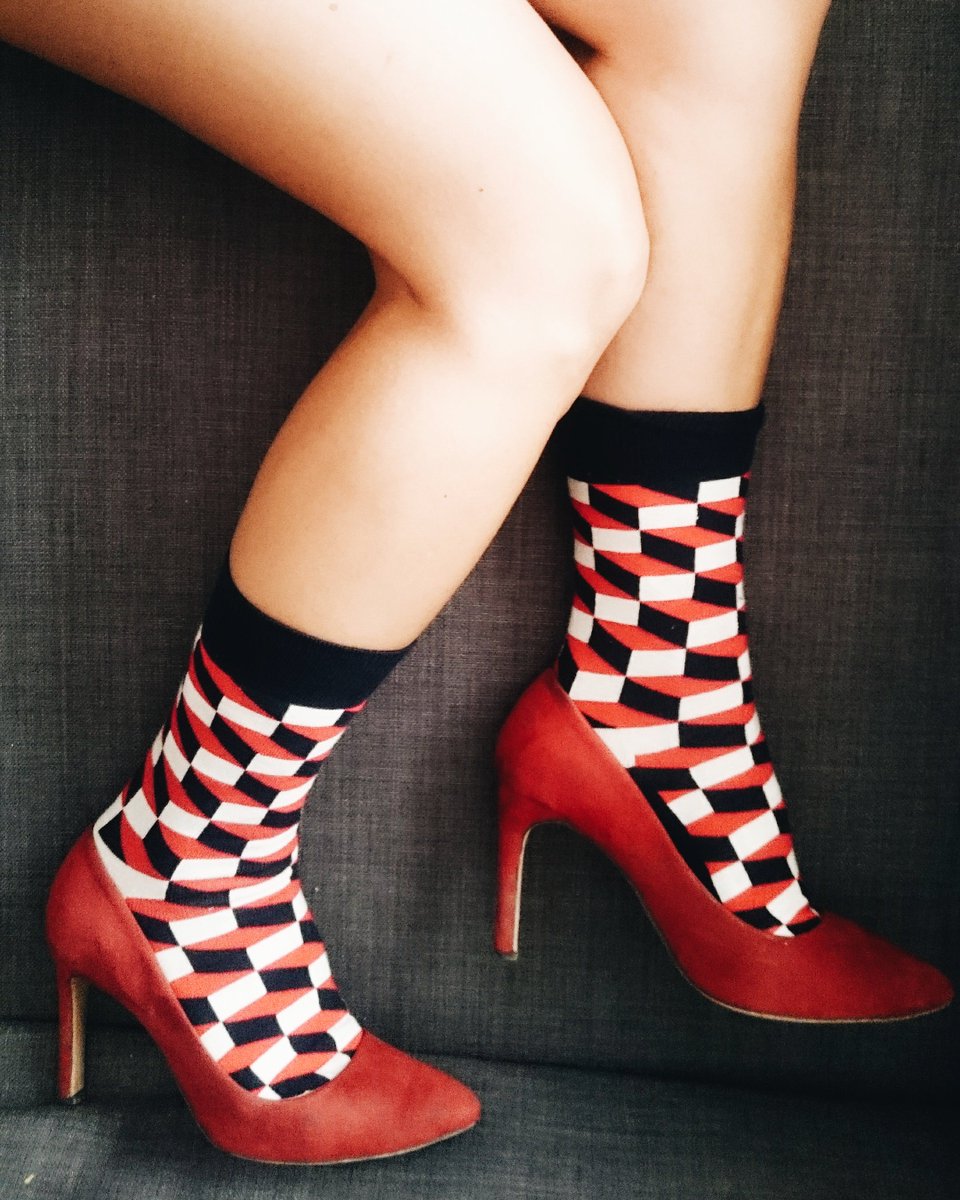 vanecd's tweet photo. Happy day!! Happy moment! #HappySocks #HappynessEverywhere @HappySofficial @stradivarius https://t.co/QlcX930uMB