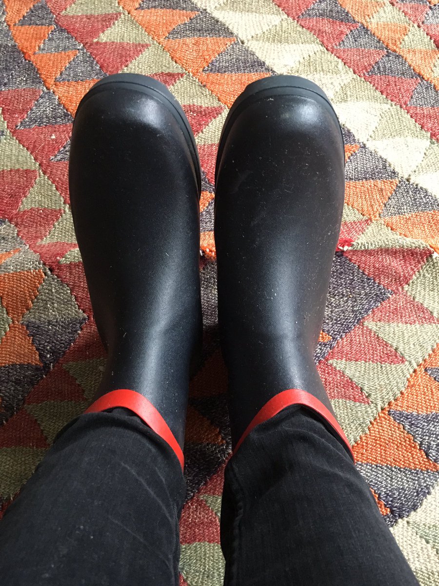 HollyMirza's tweet image. Is this really June??? Thank goodness for my @aiglefr wellies #missjuliettes #puddlesplashing ☔️💦💧