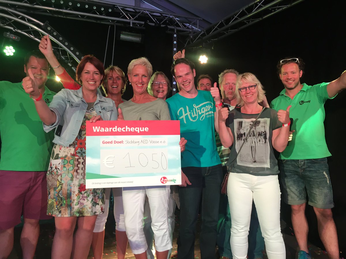 €1.050.- mochten we de Stichting AED Vasse schenken. Bedankt Parelbezoekers voor het kopen van de loten! #wedoenhetsamen #vasse #pareldagen