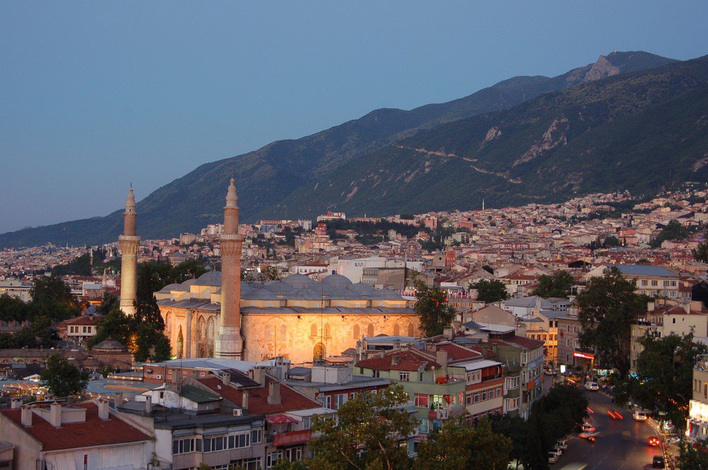 AlrahalTravel's tweet photo. جامع بورصة الكبير وهو أكبر مسجد في مدينة بورصة، أمر ببنائه السلطان بايزيد الأول عام 1400
احجز معانا #للسفر الى تركيا
https://t.co/PK4QBQTl5x https://t.co/qVbShcknL5