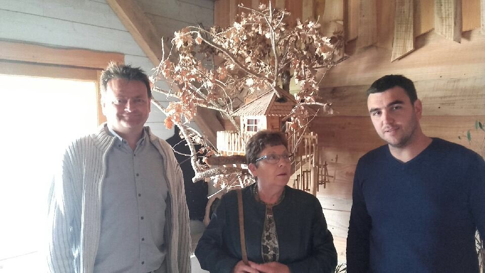 BrigitteAllain's tweet photo. À Ste Sabine ce matin visite de deux entreprises: Grasasa et Nidperché. La filière du bois est pleine d'avenir! #circo2402 #legislatives2017 https://t.co/pgvQQujr9o