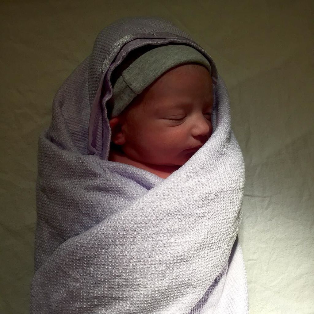 benBRFC's tweet photo. #newbaby #babyboy #firsthours #newborn https://t.co/I4toVhwTe1 https://t.co/i7clXejVQ0