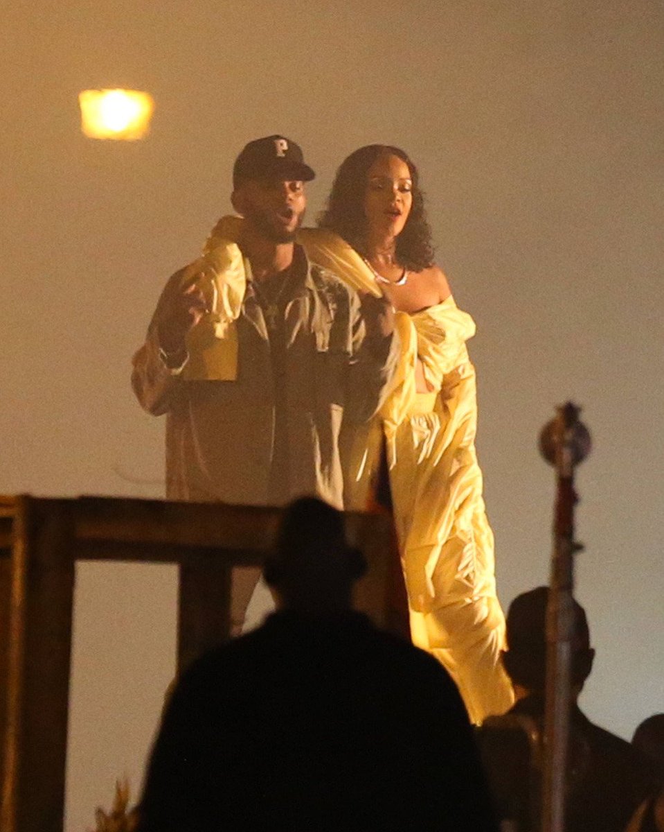 Oi gente não tô sabendo lidar com Rihanna e Bryson Tiller no msm clipe 😫❤😍 <a href="/brysontiller/">tiller</a> <a href="/rihanna/">Rihanna</a>