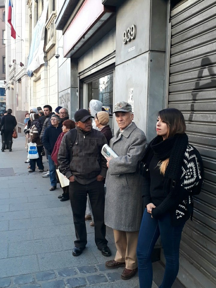 Kevalenzuelagon's tweet photo. Estudiante de Turismo esperando que abran Santander #GDSandinternet https://t.co/wW801mfk4z