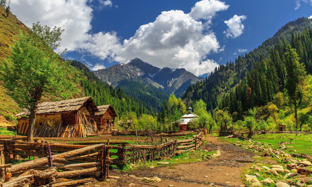 IndusDale's tweet image. Neelum Valley (literally, the Blue Gem Valley)
#DiscoverPakistan #discoverneelumvalley
lets explore the beauty of #Kashmir