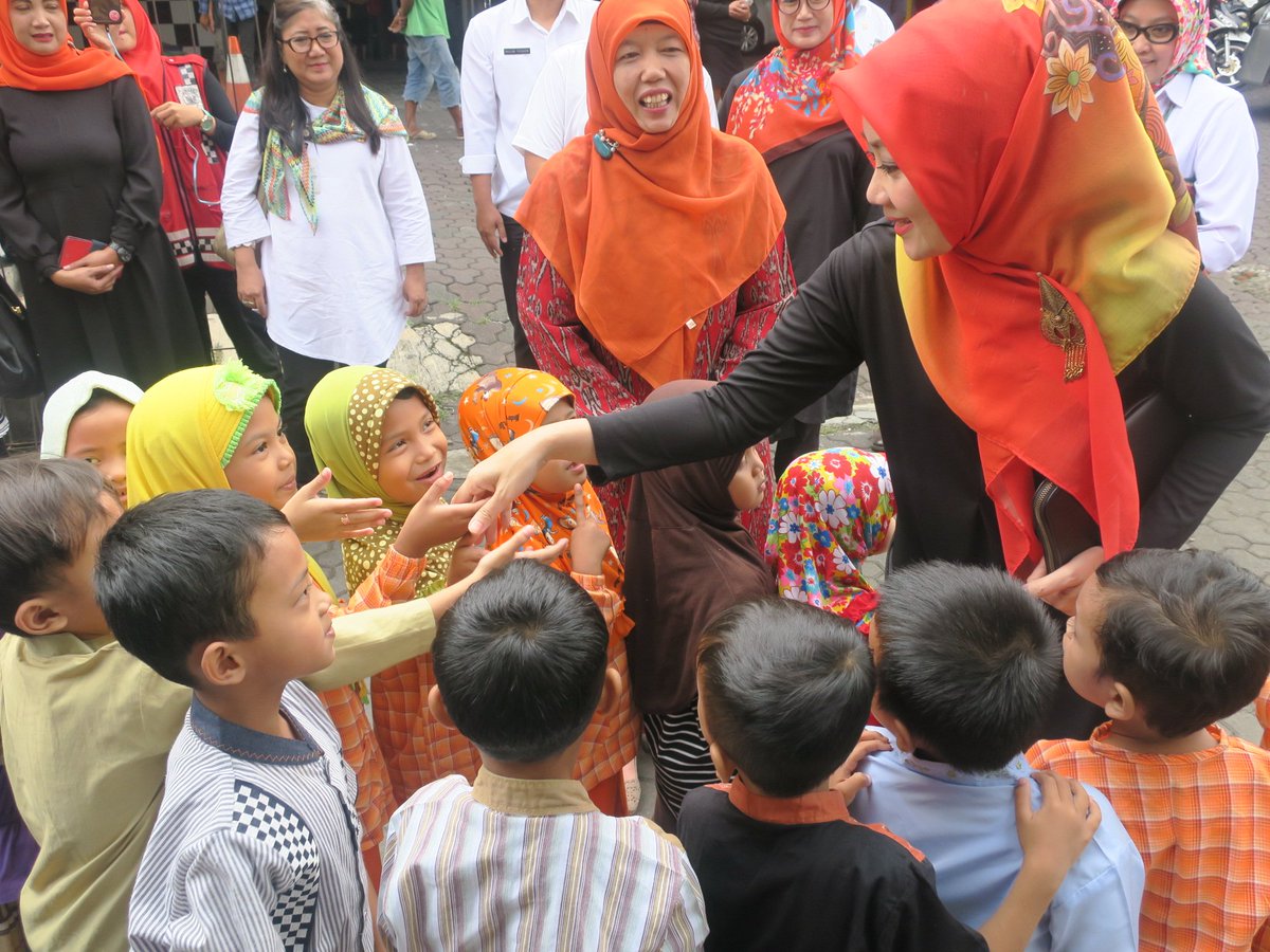 Buka berkah ramadhan di mesjid hidayatuttaqwa kel cikawao Kec lengkong inshaallah barokah aamiin. 
Selasa, 06/05/17