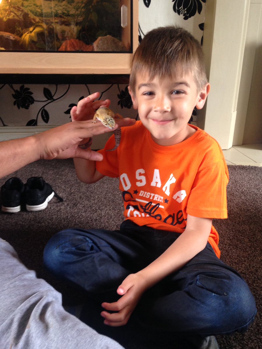 Kerry61624997's tweet photo. Oliver with Bill the gekko @PFPSMissW https://t.co/PRrVSc4ydS
