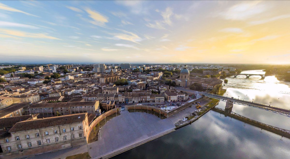 VisitezToulouse's tweet photo. Magnifique vue à 360° de #Toulouse et des Berges de la Garonne, réalisée en Drone by https://t.co/S7HQE2fGfL : https://t.co/DMfZdOc1HH https://t.co/6OAGcm7c1f