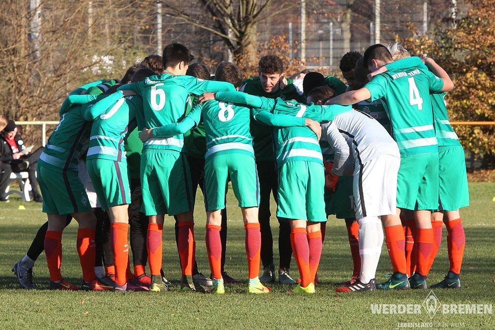 werderfrauen's tweet photo. Als geschlossene Einheit will unsere #WerderU17 morgen den @BVB im Halbfinal-Hinspiel schlagen. Der Vorbericht 👉https://t.co/SneoqMZ4cl https://t.co/pMktmLMRwe