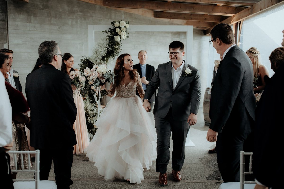 TrinityGallery_'s tweet photo. Congratulations Strahn and @JaneyHarper. Our #bride Jane looked amazing in the @misshayleypaige #weddingdress. #hayleypaige #weddings https://t.co/alatO3wI5y