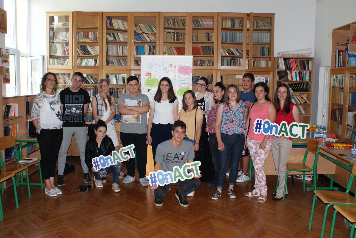 nvocazas's tweet photo. Juče smo se u Baru družili sa mladima na radionici  #ChallangeToChange 

Pričali smo o problemima u lokalnoj zajednici i #OnACT alatima. https://t.co/UkDynrLEw0