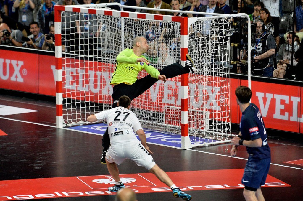 Vardar tuli, näki ja voitti! faneille.com/kasipallo/vard…