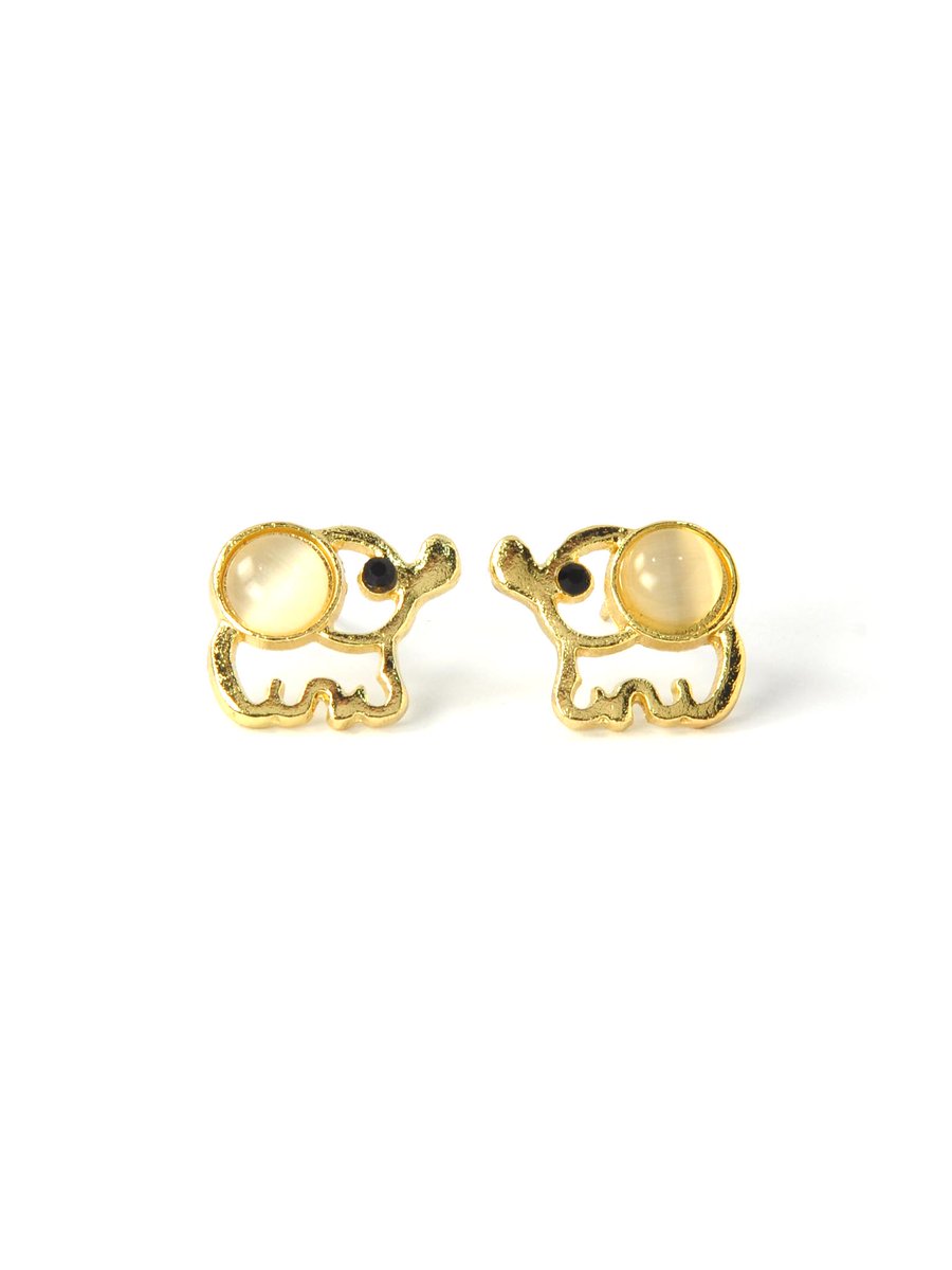 sparkleloots's tweet photo. My undying love for cute earrings.. Shop https://t.co/GQE9N6kMQY now for more of our cutie pies.. https://t.co/JE4dh8dnKS