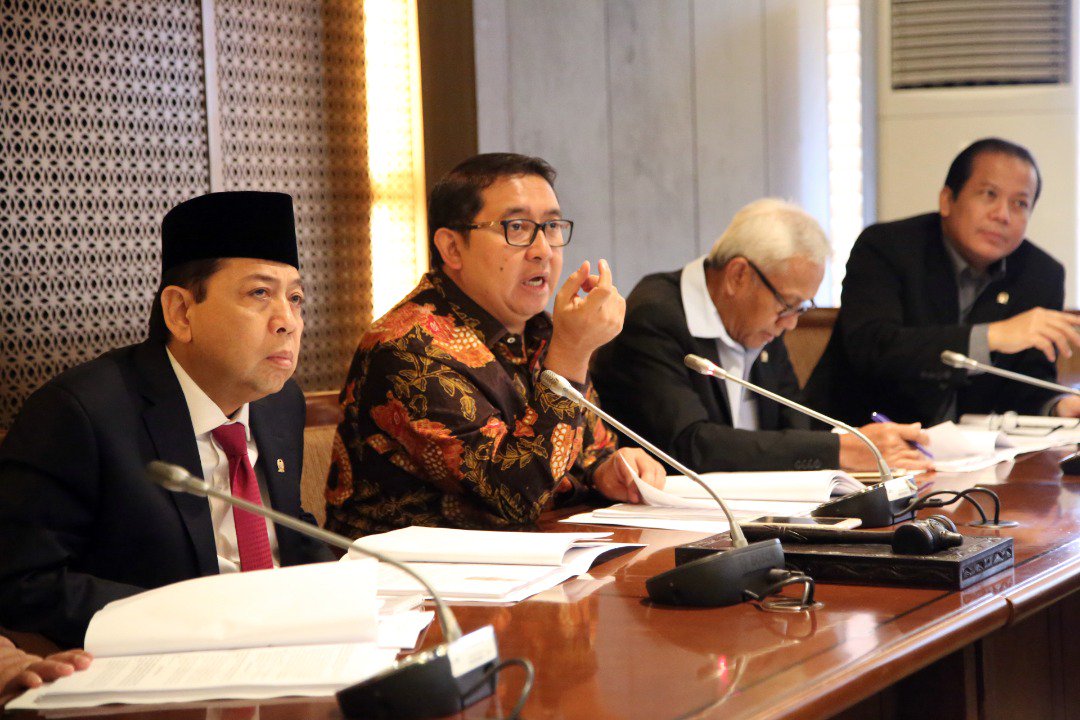 Hasil gambar untuk rapat dpr 2017