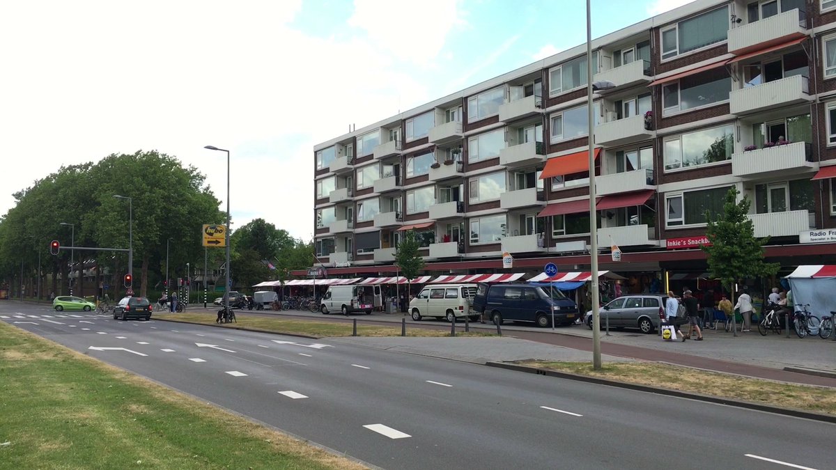 openrotterdam's tweet photo. @GebiedIJmonde Bezoekers vinden hun weg weer naar winkels #Spinozaweg https://t.co/fJRc63lnjC #Pinksteren #Pinkstermarkt #open010 #010nu https://t.co/eYCt2CtLJf