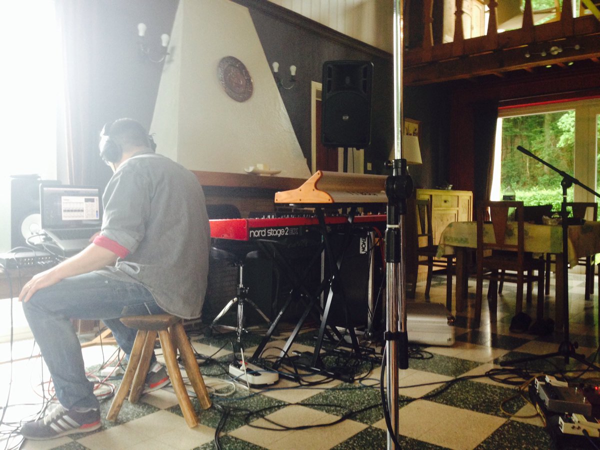 LemonStraw_'s tweet photo. Music in the room.. https://t.co/lFM6IqQq5K