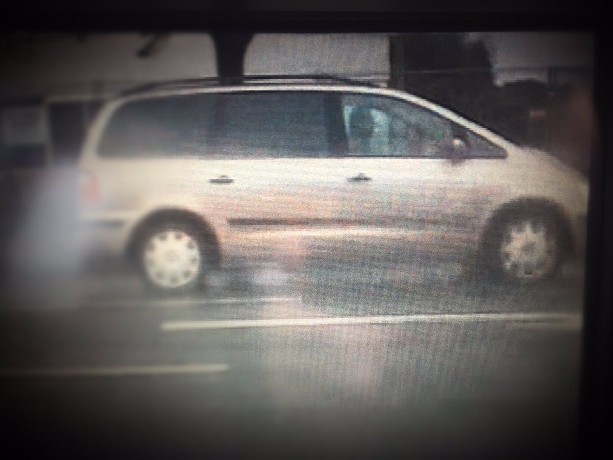 LancsRoadPolice's tweet photo. Driver in Preston talking on his phone and failing to wear his seatbelt. That's 2 out of the #fatal4...AND in terrible weather! #ST30 #T2RPU https://t.co/wMUXhH32pz