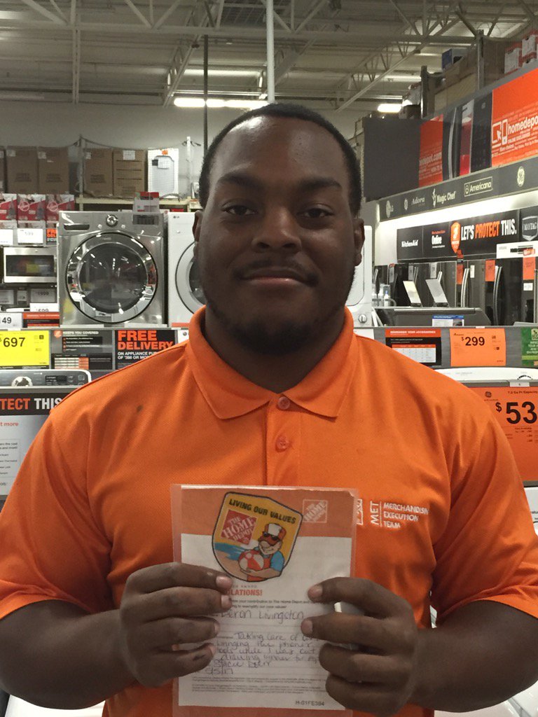 StacieFishHD's tweet photo. Leron received a Homer Award for working safely! 
#superlatepost #BetterLateThanNever https://t.co/DhTNbtCR1G