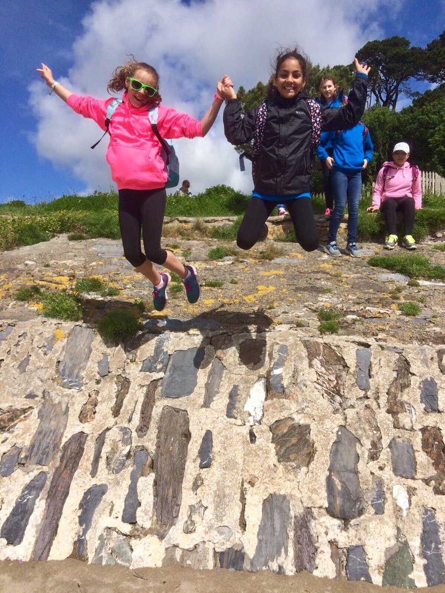 Tormead_JS's tweet photo. Having the time of their lives! @batthouse https://t.co/s8f1fEpI1J