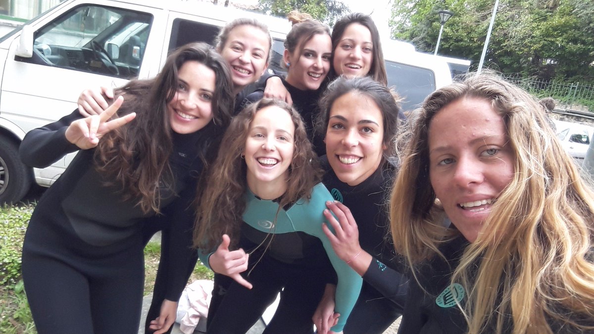 paulas_urfer89's tweet photo. SurfTripZarautz De 8:45 a 13:00 en el agua surfeando en Zarautz i aun queriamos surfear mas, espero repetirlo pronto☺ https://t.co/FB5pQd28U0