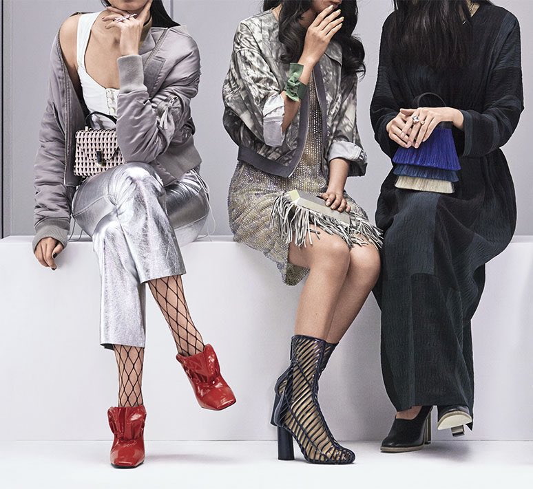 LOFFICIELCHINA's tweet photo. Waiting for the show. https://t.co/EBmde87irD