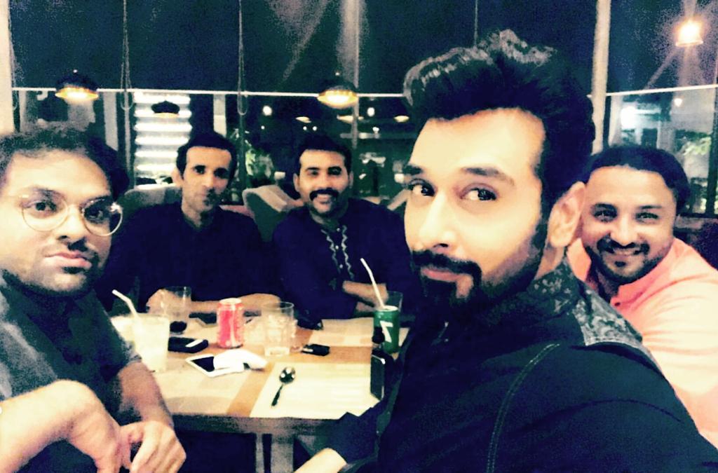 MaheenFidai's tweet photo. Buddies met up again for sehri after show ✨😎 😃
About last night 💫10th roza 🌟
#Sehri #Ramadan @faysalquraishi #faizan #aadi #shafqee https://t.co/MVksGfjwCf