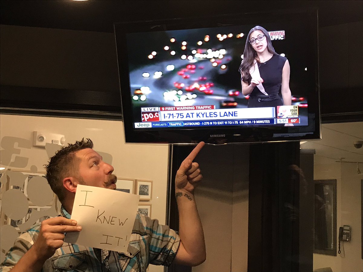 BigDaveB105's tweet image. Come on #WonderWoman, those glasses aren't fooling anybody! @JaclynDeAug @NeroWCPO @Cincywxman @StattB105 @Chelsieb105 @B105 #SecretSafe