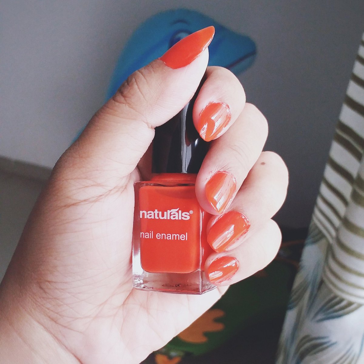 Anamikadbn's tweet photo. I love this bright #color thought my #nails are not well shaped π
#nailpolish #nailfie #bblogger #balmblog #indianblogger #puneblogger https://t.co/q98ADWJsWe