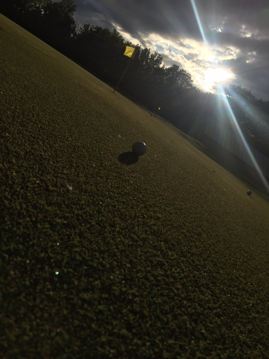 MtPCountryClub's tweet photo. Amazing photo taken by Rilee Burgan last night at MPCC. Come out and enjoy the amazing golf and Michigan weather! @bigezy #golfisart https://t.co/Ls2eXgRaKk