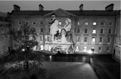 tcdalumni's tweet image. A black-and-white mural renowned street artist Joe Caslin has gone on display in @tcddublin&apos;s front square #TrinityCreativeChallenge