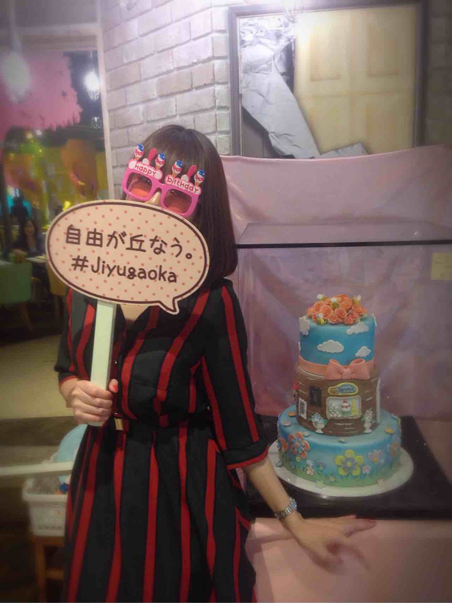 minamina_kitty's tweet photo. 昨日は地元の友達とお上りさんデート❤️👩‍❤️‍💋‍👩自由が丘でスイーツ巡り、ふわふわパンケーキ何気食べた事なかったから幸せ〜💓ディナーは中目黒でイタリアン🍝ホームの新宿に移動してカラオケ〜🎤一日遊んで楽しかった🎵
#自由が丘 #中目黒 #新宿 #パンケーキ #スイーツ #飯テロ https://t.co/A5pvtLs8jX