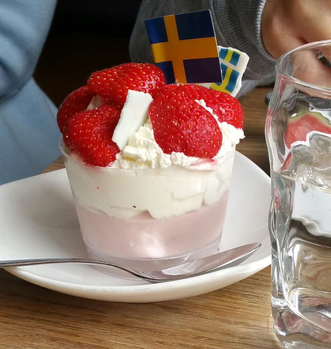 TomLindgren7's tweet photo. Jordgubbspanacotta extra allt. #cafegelato #karlskrona #bästistan https://t.co/9mMYfUtHx7