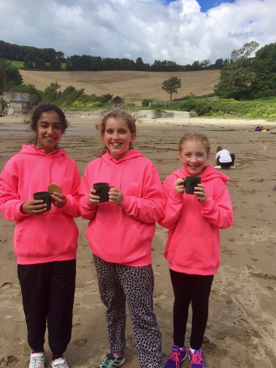 Tormead_JS's tweet photo. Hot chocolate on the beach! @batthouse https://t.co/ziqoO3TDJI