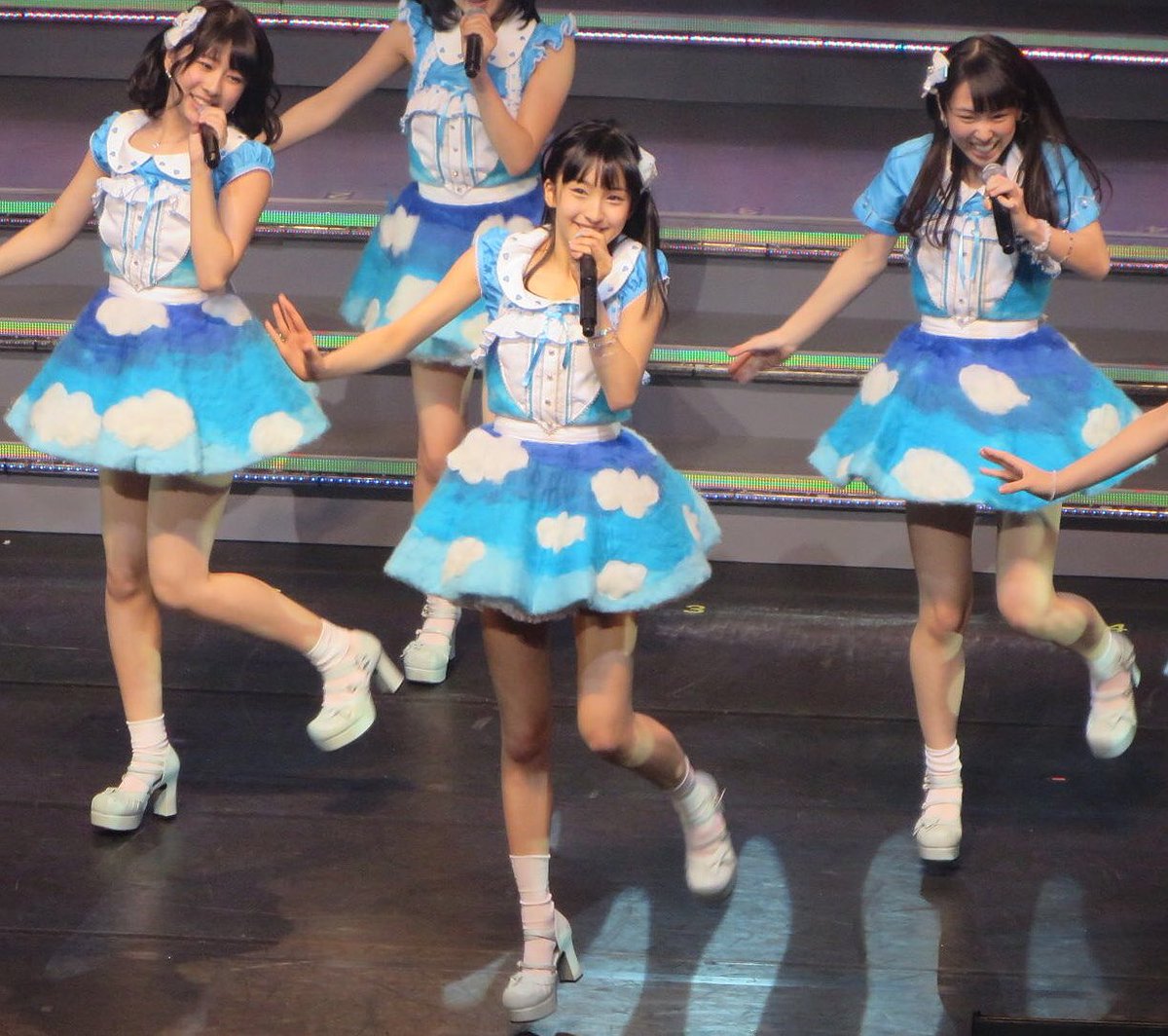 女性アイドル衣装画像 Ar Twitter 青空カフェ 48g研究生 爽やかな水色と白の配色が この曲のタイトルにピッタリな衣装です 研究生のフレッシュさと相まって 見てるだけで元気になれますね キュート系衣装 ポップ系衣装 T Co Rkuybpz0ft Twitter