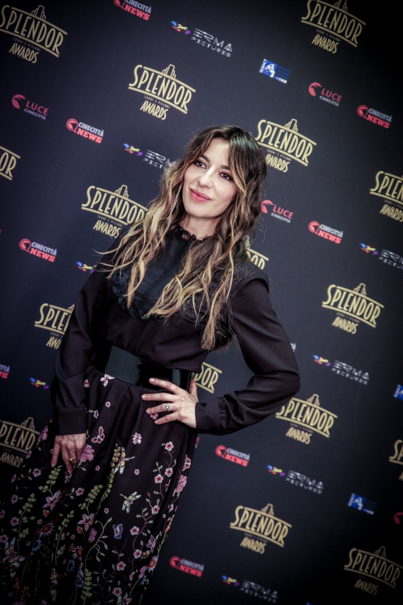 tv_Splendor's tweet photo. #SplendorAwards a #SabrinaImpacciatore per il #teatro che ha reso incandescente di carne e allegria con la sua Venere in pelliccia. https://t.co/CVUpXV3n2N