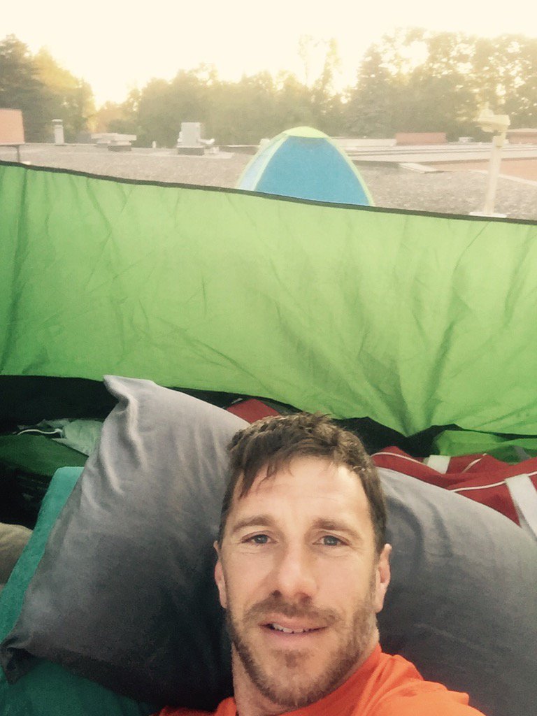 Global_PhyEd's tweet photo. Time to wake up! Maybe some roof top yoga 😊#sleepingontheroof #phyed #jrfh https://t.co/wyEhG1TKcg