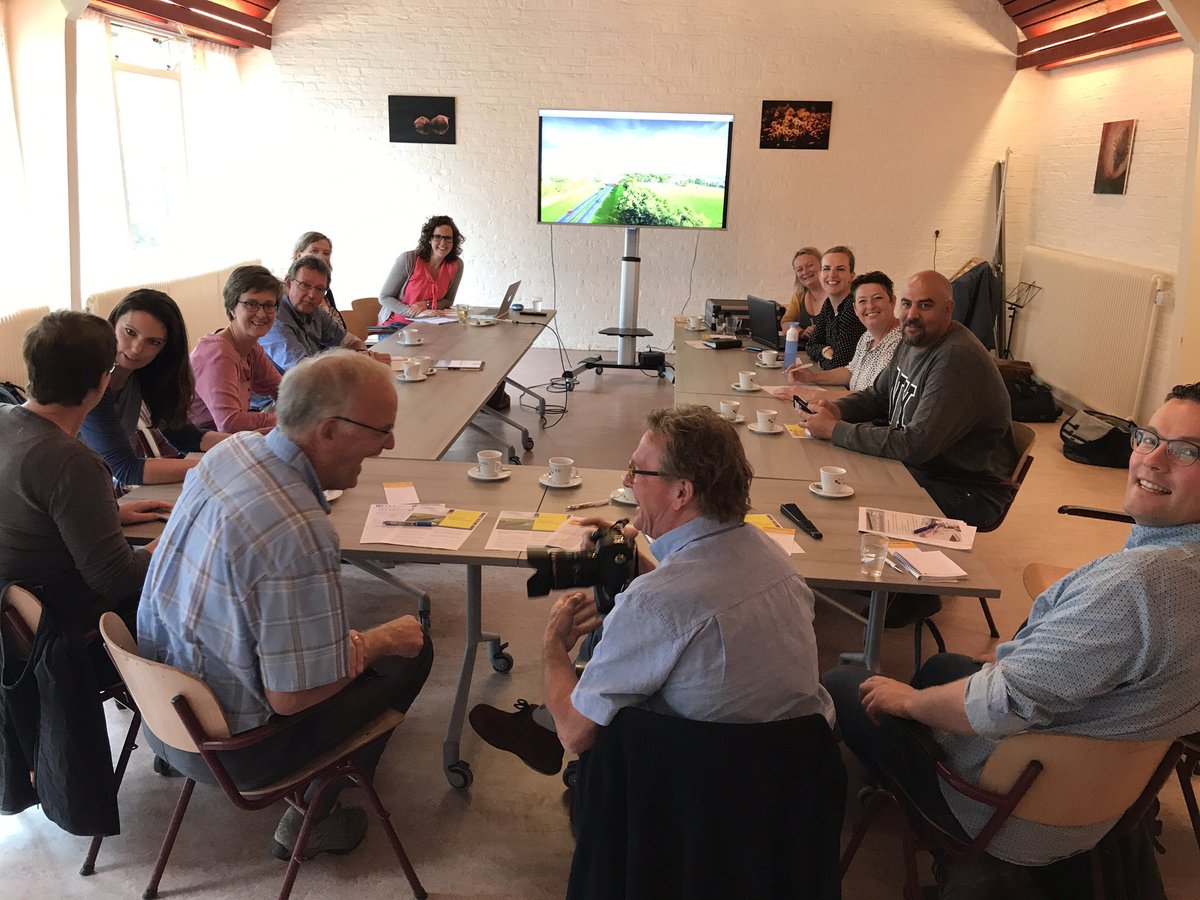 VanDijkCom's tweet photo. Samen met @Milou_Bosscher geef ik vanmorgen een workshop over #storytelling aan Reporters van het project aanleg N18. #Eibergen https://t.co/dG4CS4OFt9