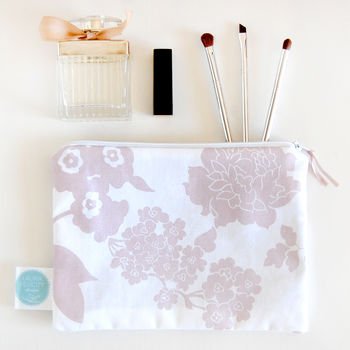 mojomums's tweet photo. This @LauraFelicity Cosmetic Travel Pouch is simply stunning & we have the chance for you to #win one this month https://t.co/tGJHhrX3BM https://t.co/4MPUqdLUYU
