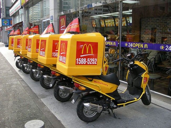 Gentlemind_fr's tweet photo. McDonald’s lance la livraison à domicile à Paris avec UberEats https://t.co/BKBmDa6HY7 https://t.co/pm7XLN69Rt