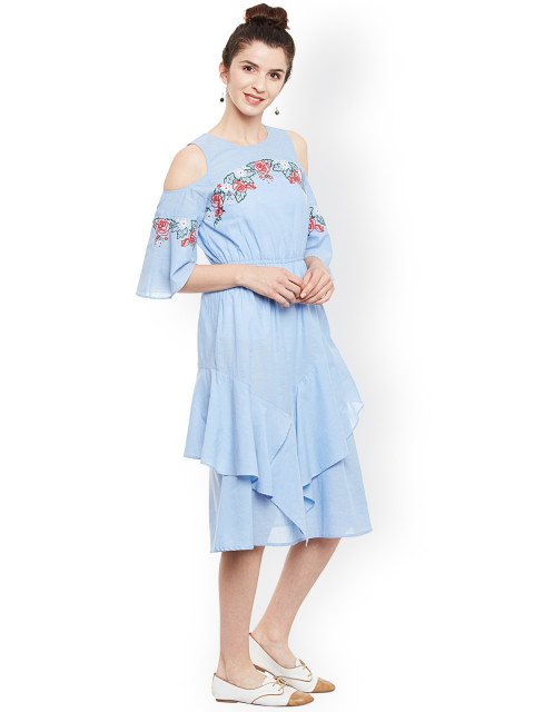 JoyofDressing's tweet photo. Denim blue color of the season – 12 denim blue outfits you can’t resist to buy #Joyofdressing
https://t.co/KmprwBwiPn https://t.co/76XzPT491n