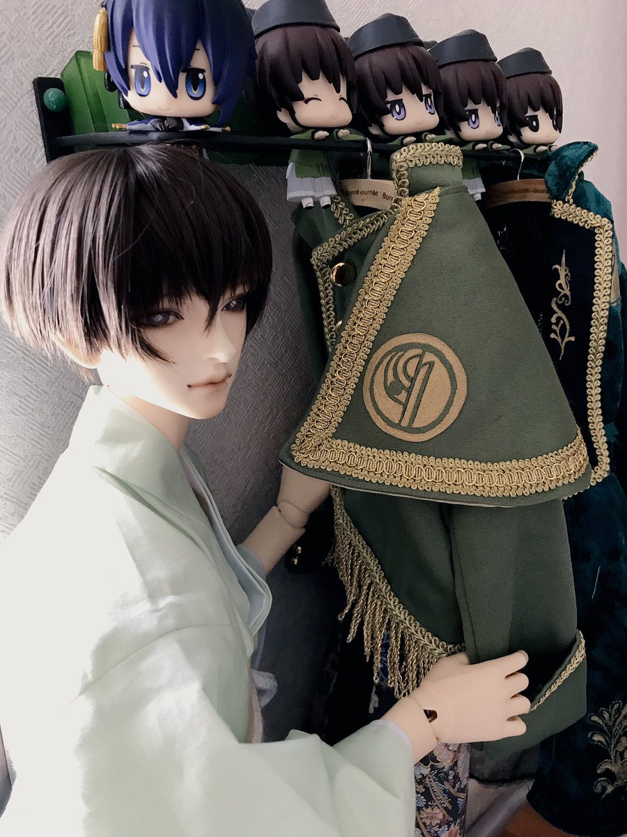 Miata در توییتر 刀ミュ二部衣装を虫干し ひっかけ宗近さんは大きな石切丸さんのつむじをマッサージする係