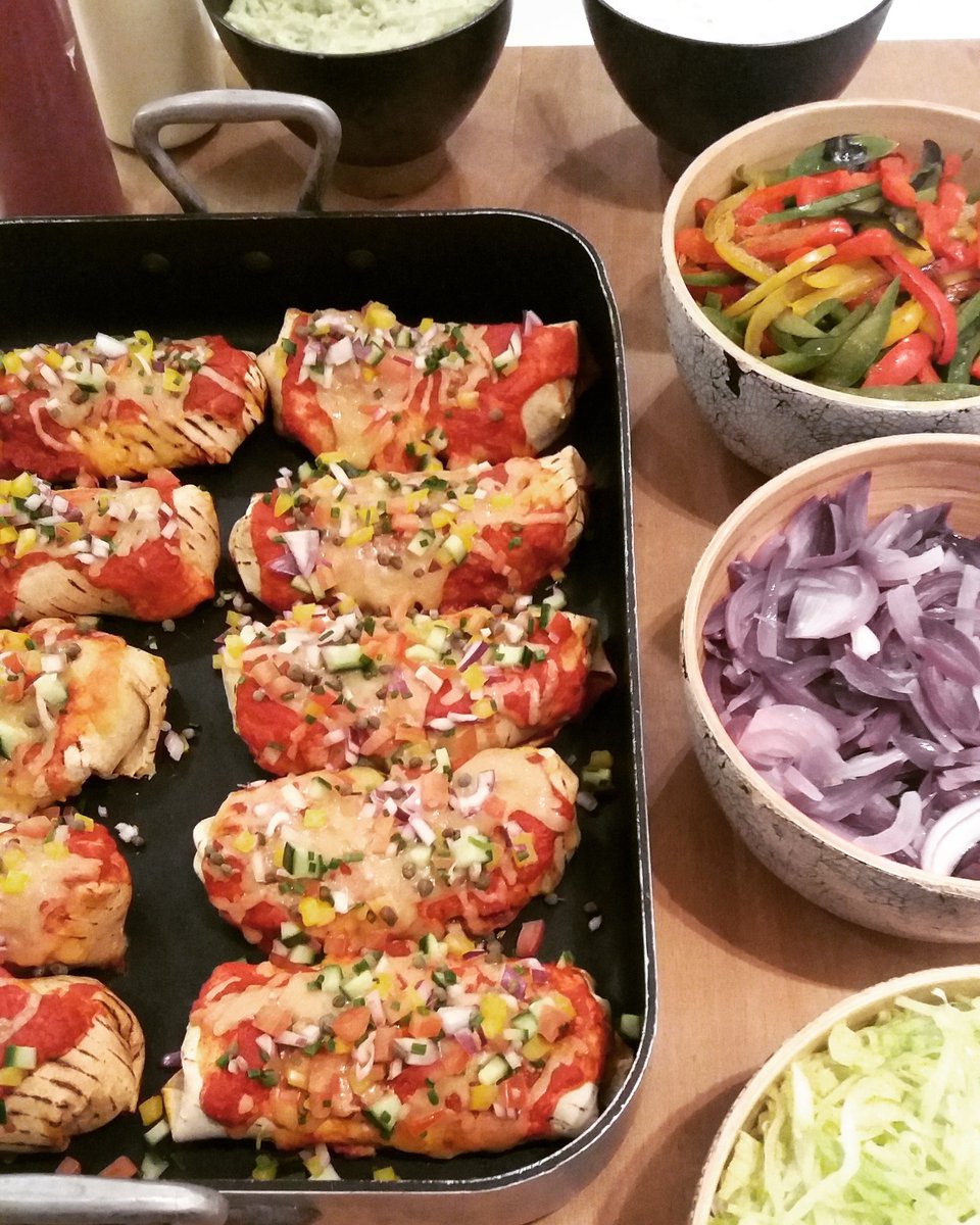 TheCafe_'s tweet photo. Nothing beat a burrito π― @TheCafe_ @VacherinLondon #TuesdayTreat #streetfood #sidewalkbites https://t.co/jEqCYiDK5i
